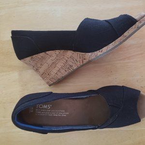 Toms size 6 black espadrilles